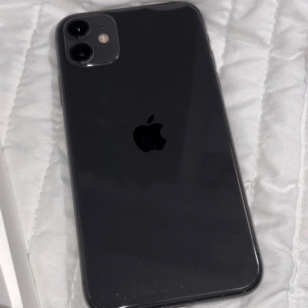 Apple iPhone 11 - Sleek Black Finish